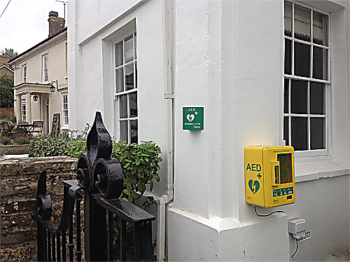 Defibrillator (AED) mounted on the White House wall.